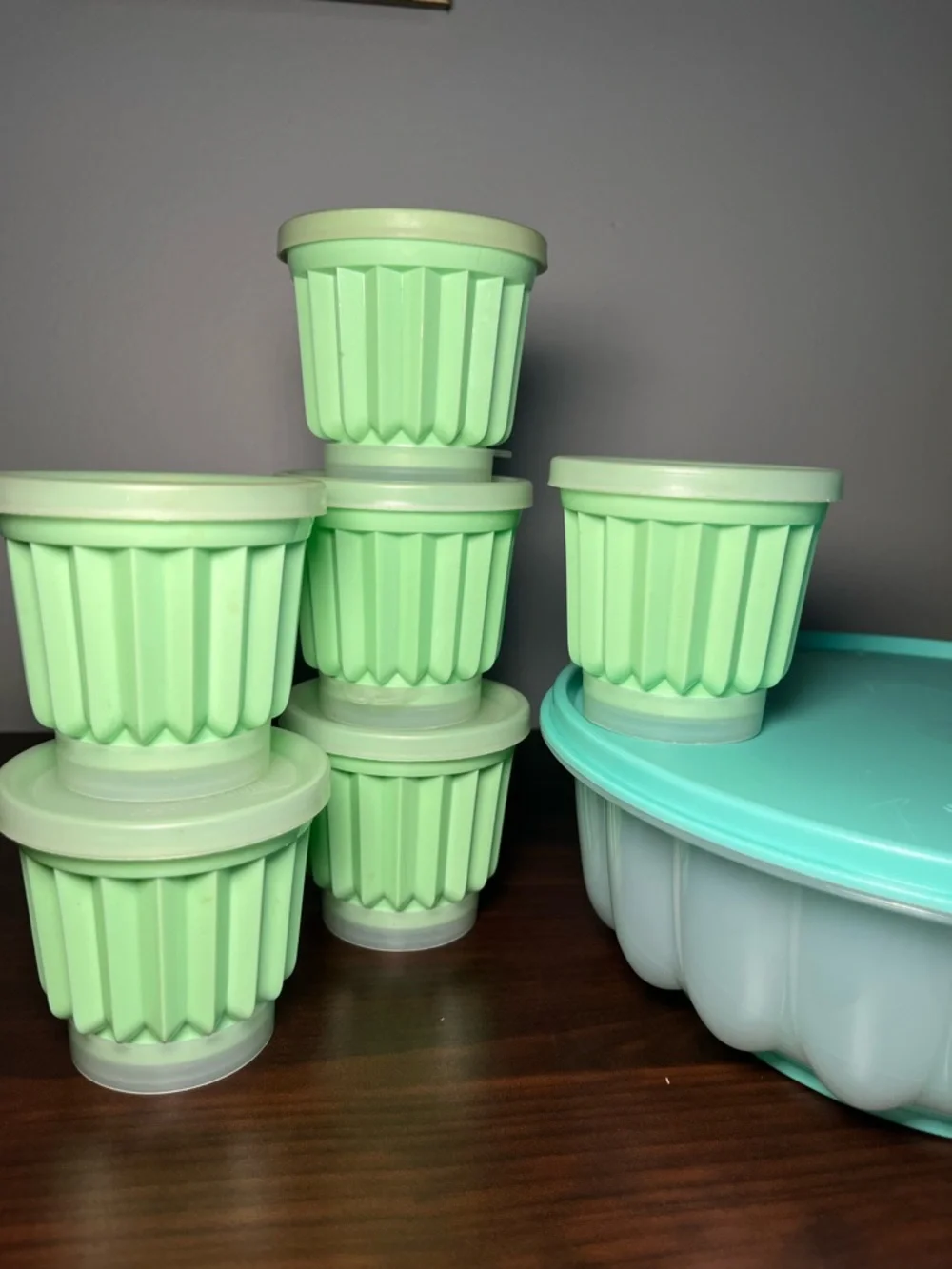 Iconic vintage Tupperware fluted Jello mold set with 6 individual mold. - Picture 8 of 15